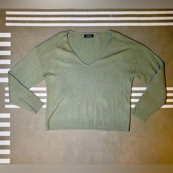EUC Light Green NAADAM V Neck 100% Cashmere Sweater Lightweight